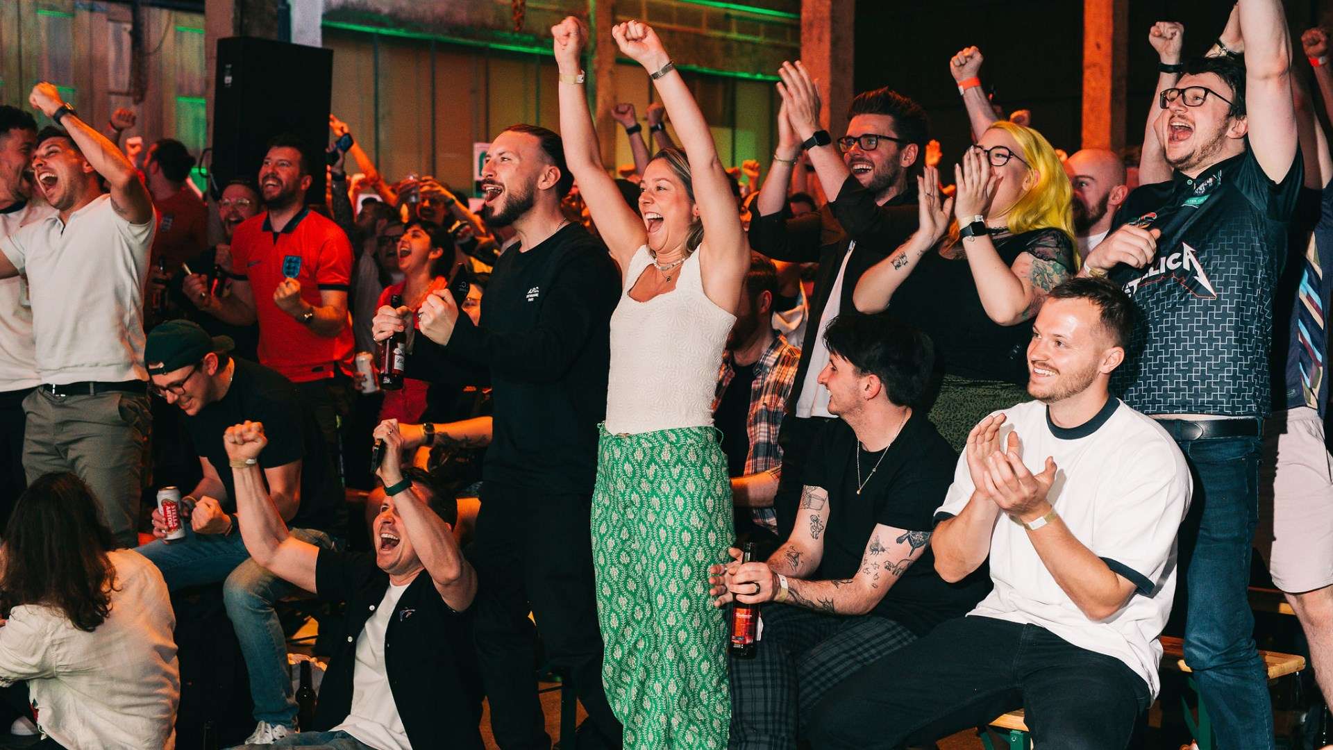 开场不到20分钟，大连外援马马杜伤退，晋鹏翔替补上场.