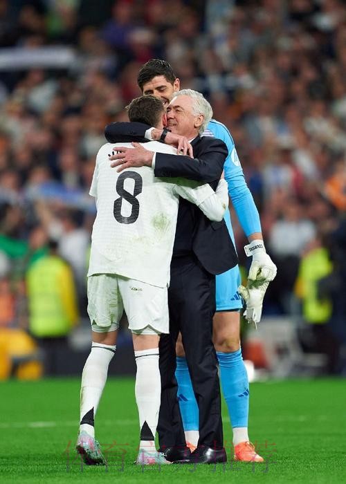 安切洛蒂:对巴尔韦德词穷 去年定位球好靠克罗斯 安切洛蒂:对巴尔韦德词穷 去年定位球好靠克罗斯